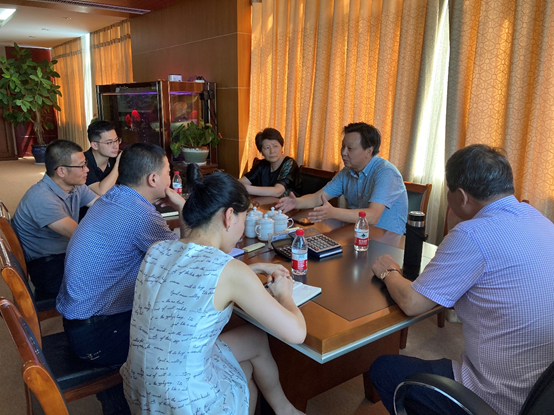 炎炎夏日戰(zhàn)酷暑 領(lǐng)導(dǎo)慰問送清涼